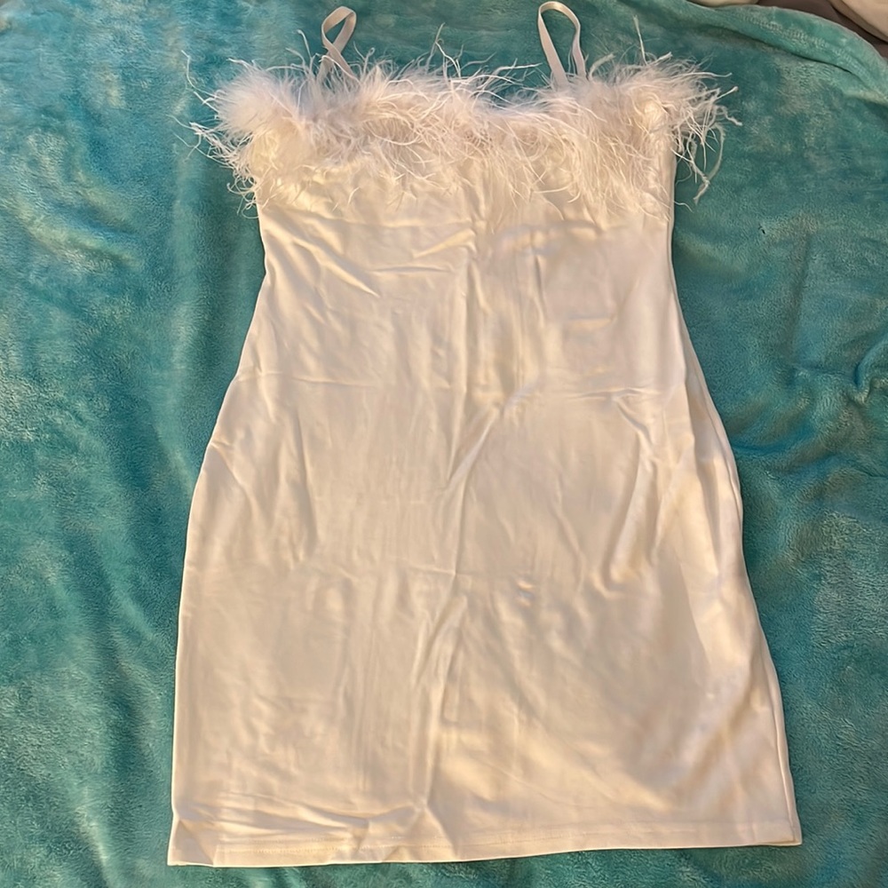Fashion nova white bodycon dress w/ feather detailing